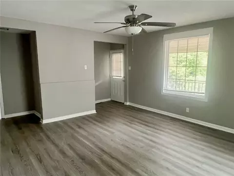 Living - 301 Hammett St, Honea Path, SC 29654 photo 2 of 3