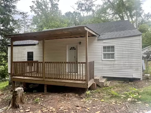 Exterior - 301 Hammett St, Honea Path, SC 29654 photo 2 of 3