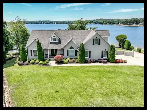 190 Walker Pt, Seneca, SC 29672