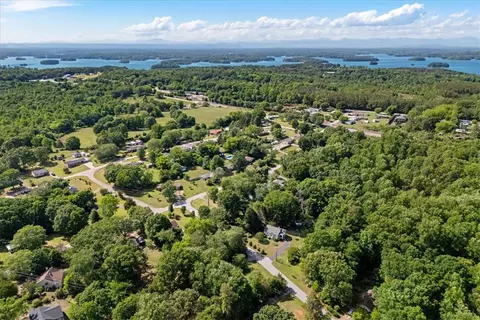 View/Area - 5002 Corinth Dr, Seneca, SC 29672 photo 11 of 12