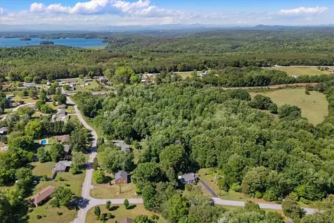 View/Area - 5002 Corinth Dr, Seneca, SC 29672 photo 2 of 12