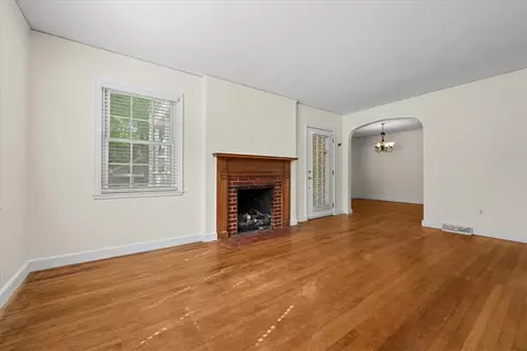 Living - 5002 Corinth Dr, Seneca, SC 29672 photo 2 of 3