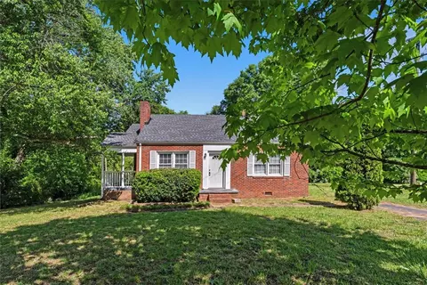 5002 Corinth Dr, Seneca, SC 29672
