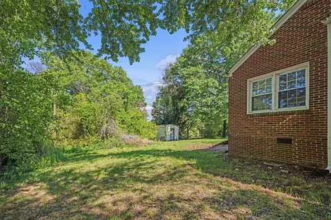 Exterior - 5002 Corinth Dr, Seneca, SC 29672 photo 4 of 8