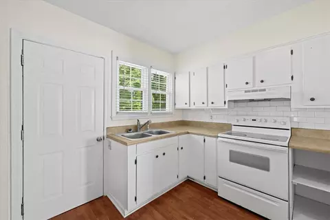 Kitchen - 5002 Corinth Dr, Seneca, SC 29672 photo 1 of 3