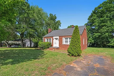 Exterior - 5002 Corinth Dr, Seneca, SC 29672 photo 2 of 8