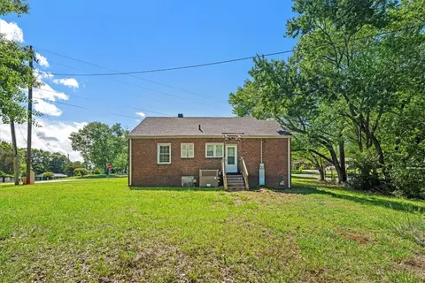 Exterior - 5002 Corinth Dr, Seneca, SC 29672 photo 5 of 8