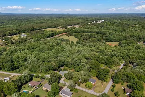 View/Area - 5002 Corinth Dr, Seneca, SC 29672 photo 4 of 12