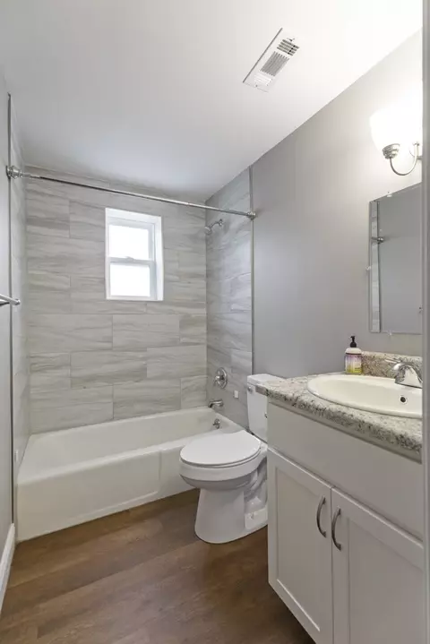 Bath - 401 S Cherry St, Seneca, SC 29678 photo 1 of 2