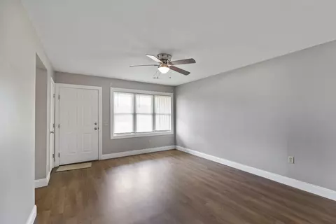 Living - 401 S Cherry St, Seneca, SC 29678 photo 4 of 5