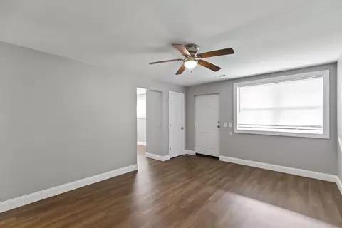 Living - 401 S Cherry St, Seneca, SC 29678 photo 3 of 5