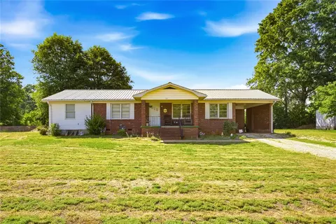 282 W Bennett Rd, Westminster, SC 29693