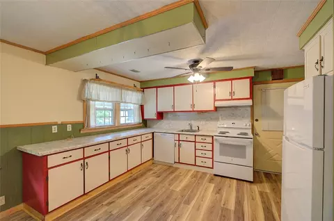 Kitchen - 5064 Keowee School Rd, Seneca, SC 29672 photo 2 of 2