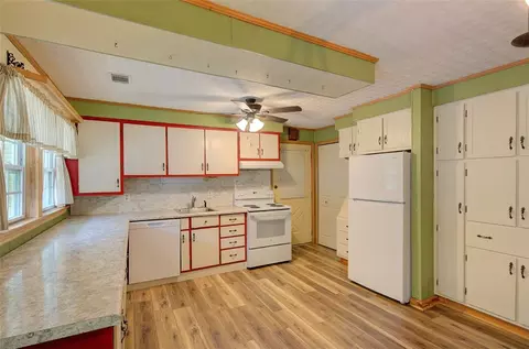 Kitchen - 5064 Keowee School Rd, Seneca, SC 29672 photo 1 of 2