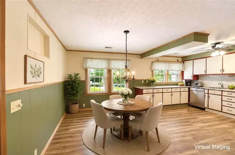 Dining - 5064 Keowee School Rd, Seneca, SC 29672 photo 1 of 3