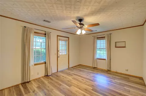 Living - 5064 Keowee School Rd, Seneca, SC 29672 photo 2 of 3