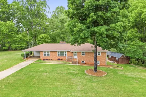 114 Pemberton Dr, Greenville, SC 29611