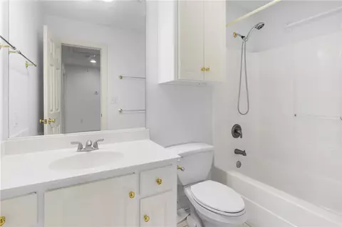 Bath - 110 Brookstone Way, Central, SC 29630 photo 4 of 4