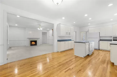 Living - 110 Brookstone Way, Central, SC 29630 photo 5 of 5