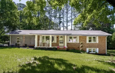 634 Middle Park Dr, Seneca, SC 29672