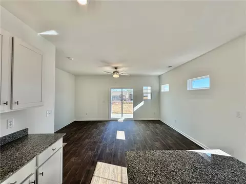 Living - 621 Seaborn Cir, Pendleton, SC 29670 photo 1 of 3
