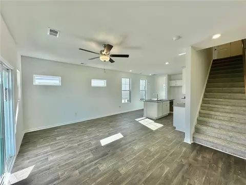 Living - 621 Seaborn Cir, Pendleton, SC 29670 photo 3 of 3