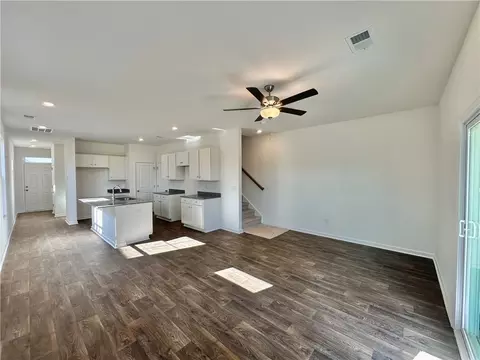 Living - 621 Seaborn Cir, Pendleton, SC 29670 photo 2 of 3