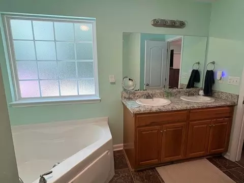 Bath - 198 Exeter Ct, Anderson, SC 29621 photo 2 of 3
