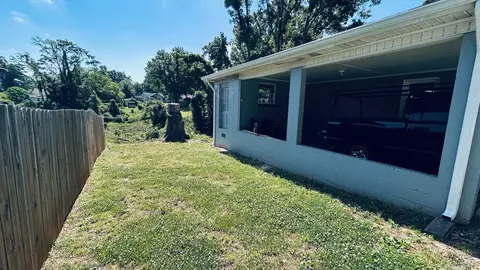 8 Riley St, Honea Path, SC 29654 photo 2