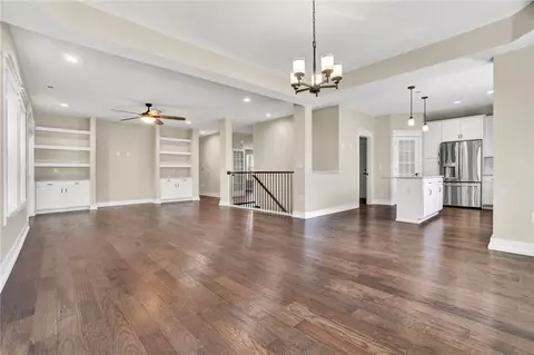 Living - 892 Crenshaw St, Pendleton, SC 29670 photo 3 of 5