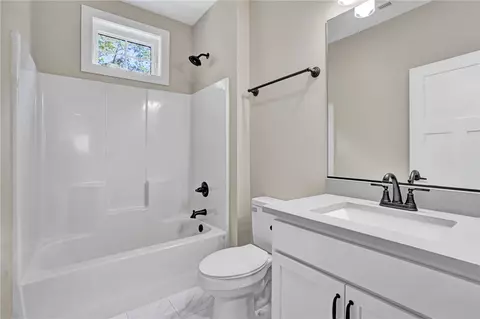 Bath - 892 Crenshaw St, Pendleton, SC 29670 photo 1 of 5