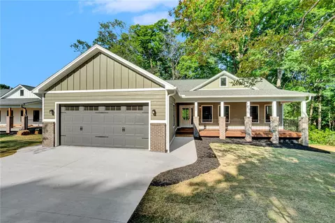 892 Crenshaw St, Pendleton, SC 29670