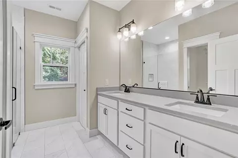 Bath - 892 Crenshaw St, Pendleton, SC 29670 photo 2 of 5