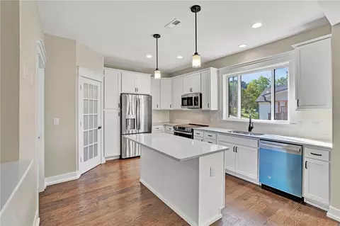 Kitchen - 892 Crenshaw St, Pendleton, SC 29670 photo 2 of 3