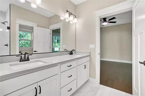 Bath - 892 Crenshaw St, Pendleton, SC 29670 photo 3 of 5