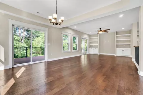 Living - 892 Crenshaw St, Pendleton, SC 29670 photo 4 of 5