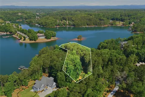 2202 Retreat Pointe Rd, West Union, SC 29696