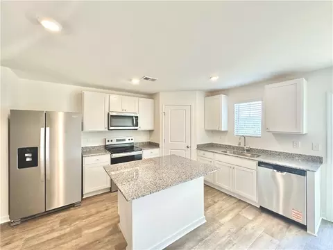 Kitchen - 623 Seaborn Cir, Pendleton, SC 29670 photo 4 of 4