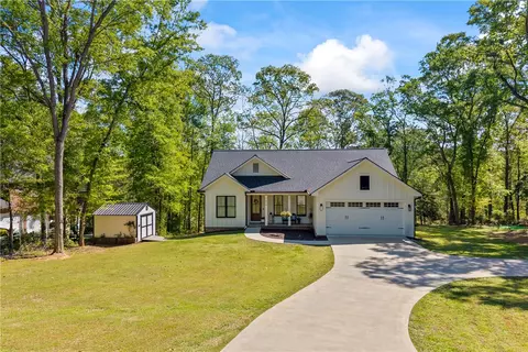 516 Winding Way, Hartwell, GA 30643