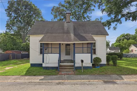 19 Geer St, Belton, SC 29627