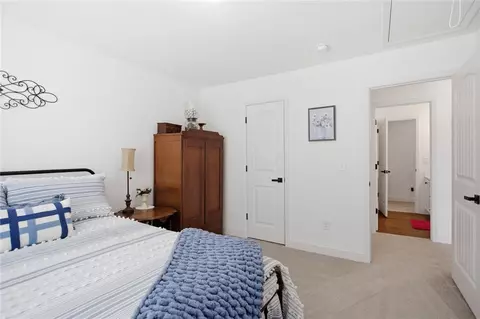 Bedroom - 525 Sixteenth Cir, Walhalla, SC 29691 photo 5 of 7