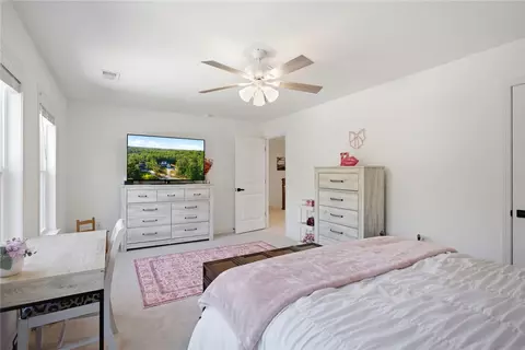 Bedroom - 525 Sixteenth Cir, Walhalla, SC 29691 photo 3 of 7