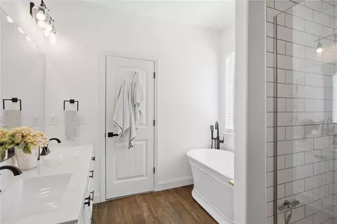 Bath - 525 Sixteenth Cir, Walhalla, SC 29691 photo 4 of 4