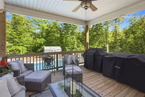 Exterior - 525 Sixteenth Cir, Walhalla, SC 29691 photo 5 of 10