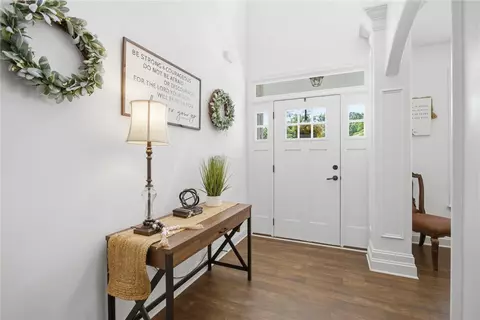 Entry Way - 525 Sixteenth Cir, Walhalla, SC 29691 photo 2 of 5