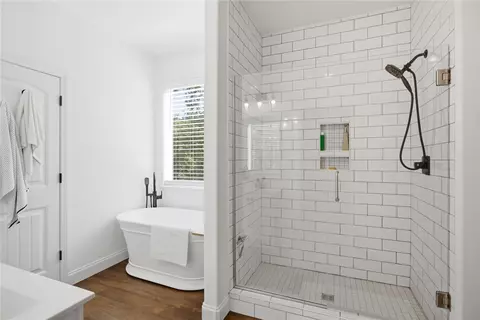 Bath - 525 Sixteenth Cir, Walhalla, SC 29691 photo 1 of 4