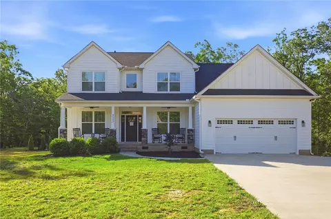 Exterior - 525 Sixteenth Cir, Walhalla, SC 29691 photo 2 of 10