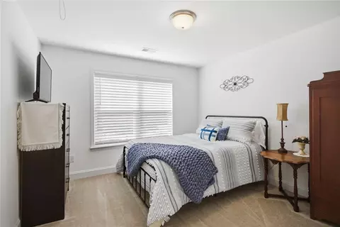 Bedroom - 525 Sixteenth Cir, Walhalla, SC 29691 photo 4 of 7