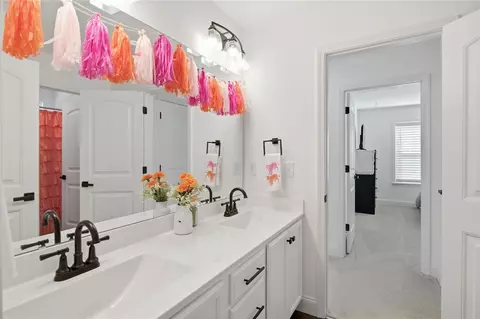 Bath - 525 Sixteenth Cir, Walhalla, SC 29691 photo 2 of 4