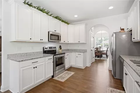 Entry Way - 525 Sixteenth Cir, Walhalla, SC 29691 photo 4 of 5